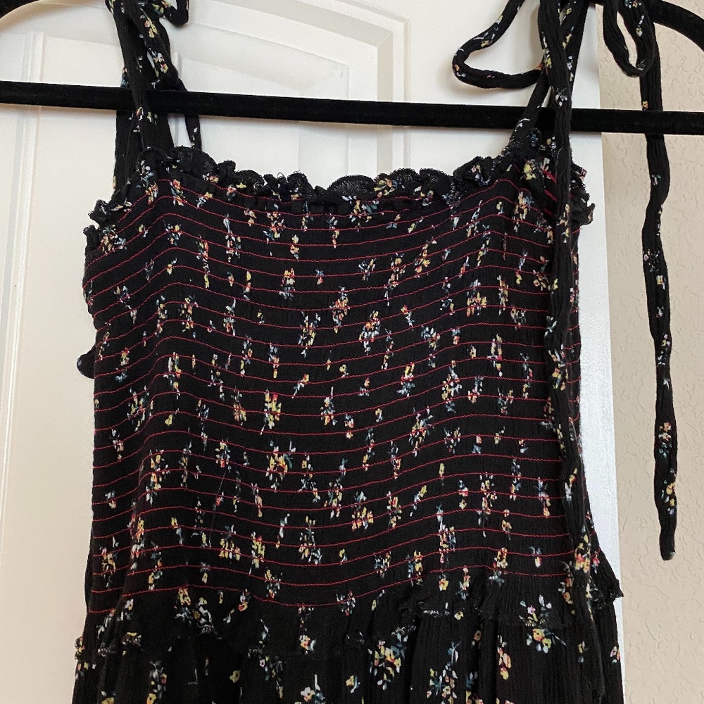 ❣️GONE TOMORROW❣️ Floral black maxi with tie straps